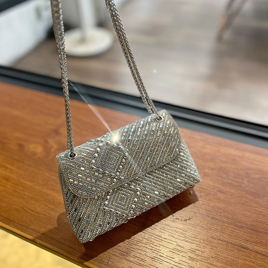 Tas clutch berhiaskan berlian  - Women Fashion Dress Names ulasan dan harga